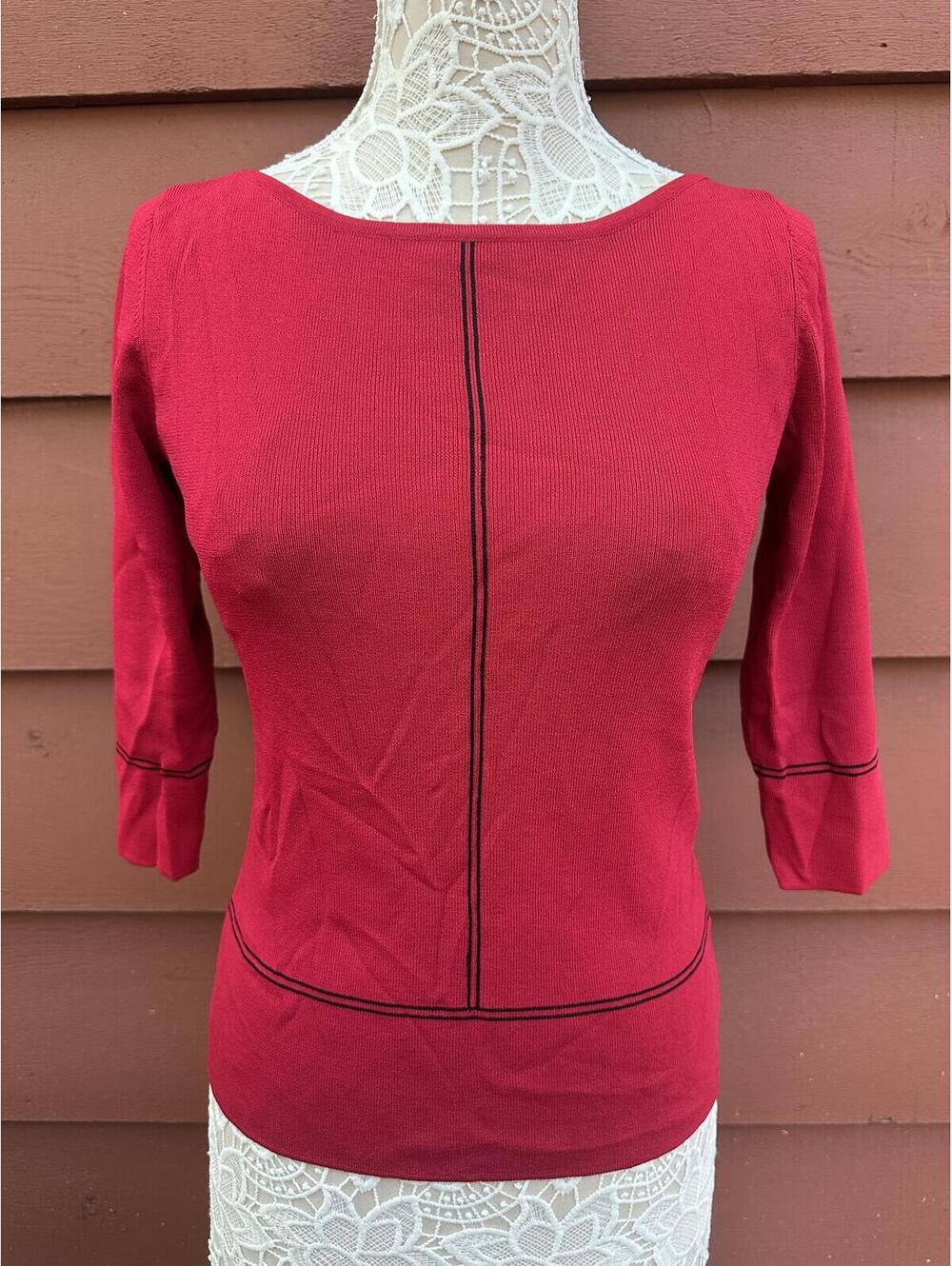 Debbie Morgan Red Knit Top with Black Contrast Seams 3/4 Sleeves Y2K